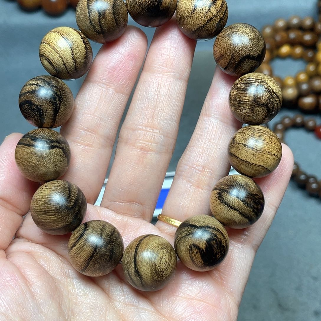 沉香手串白棋瘤疤1.6