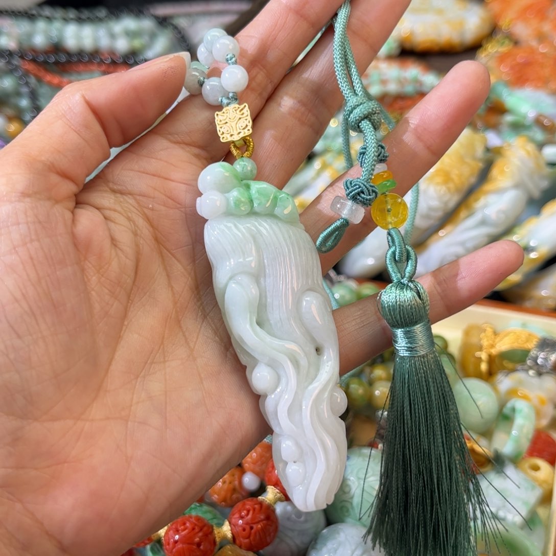 翡翠颈饰未镶嵌待编款