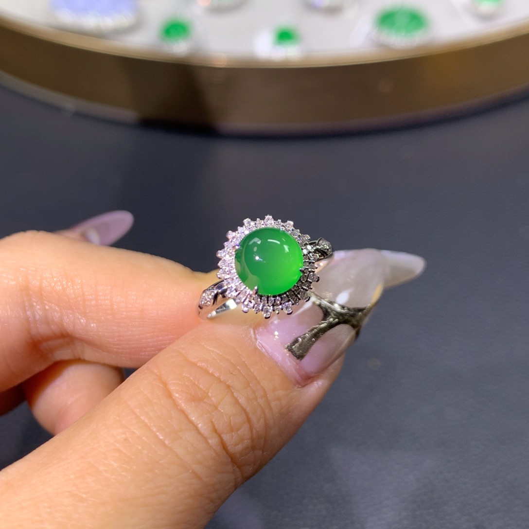 翡翠戒指18K金镶嵌翡翠