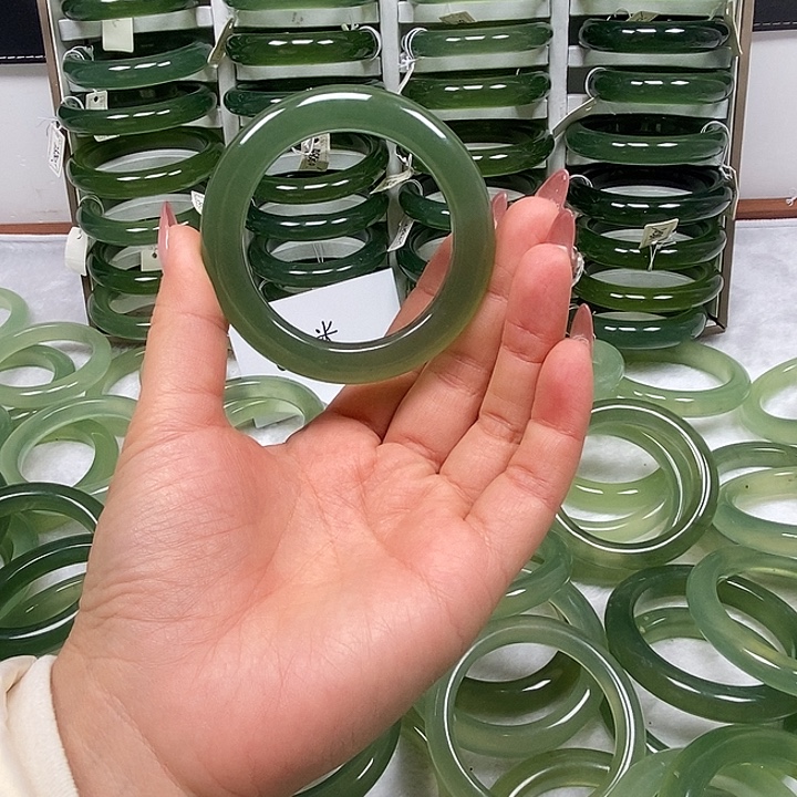 ＂***釹蛇纹石玉未镶嵌手镯