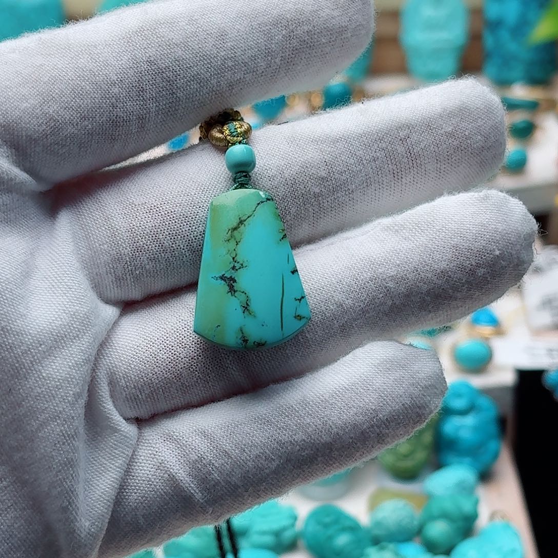 绿松石未镶嵌颈饰