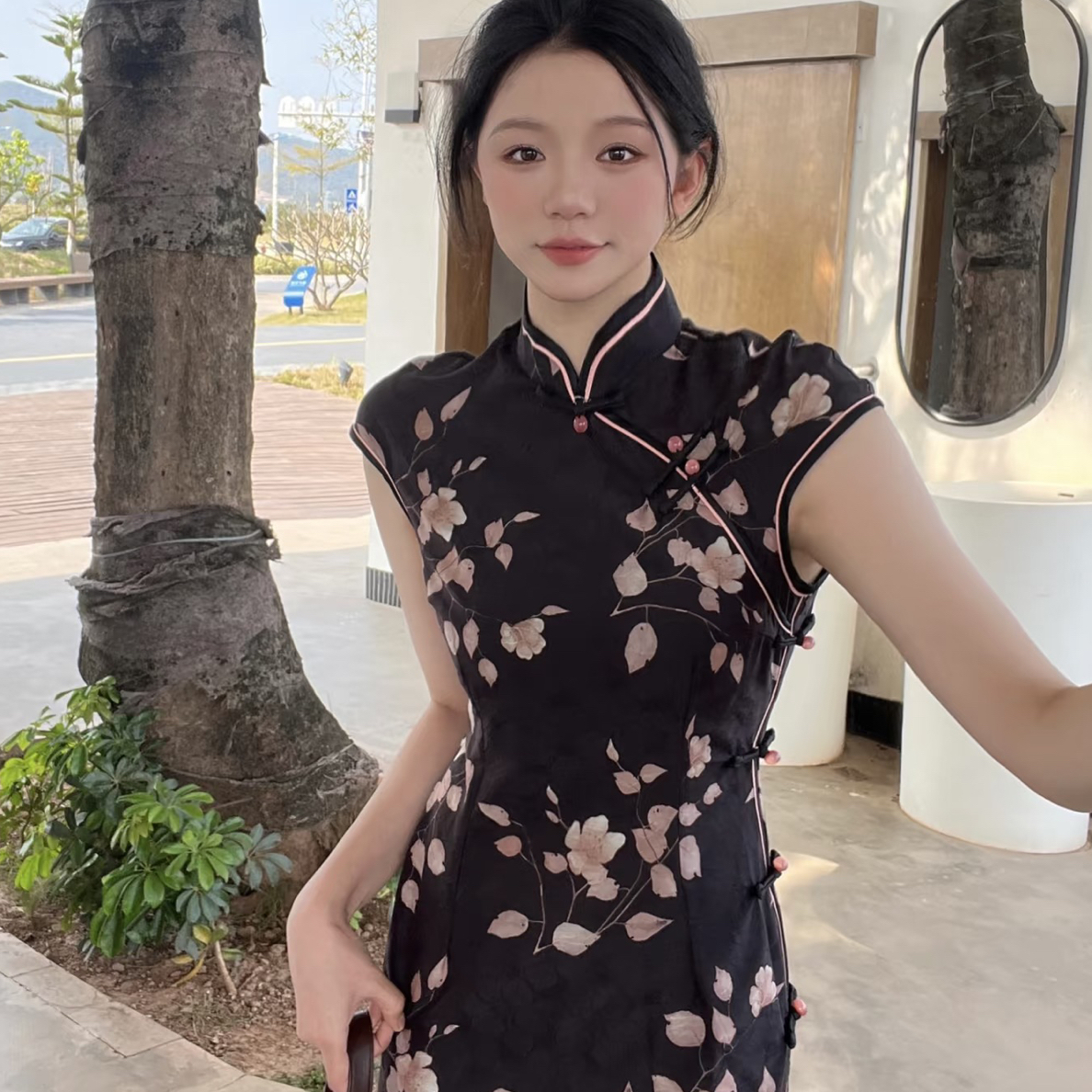 739 年轻款复古港风无袖《彩花》旗袍（以直播间展示为主）