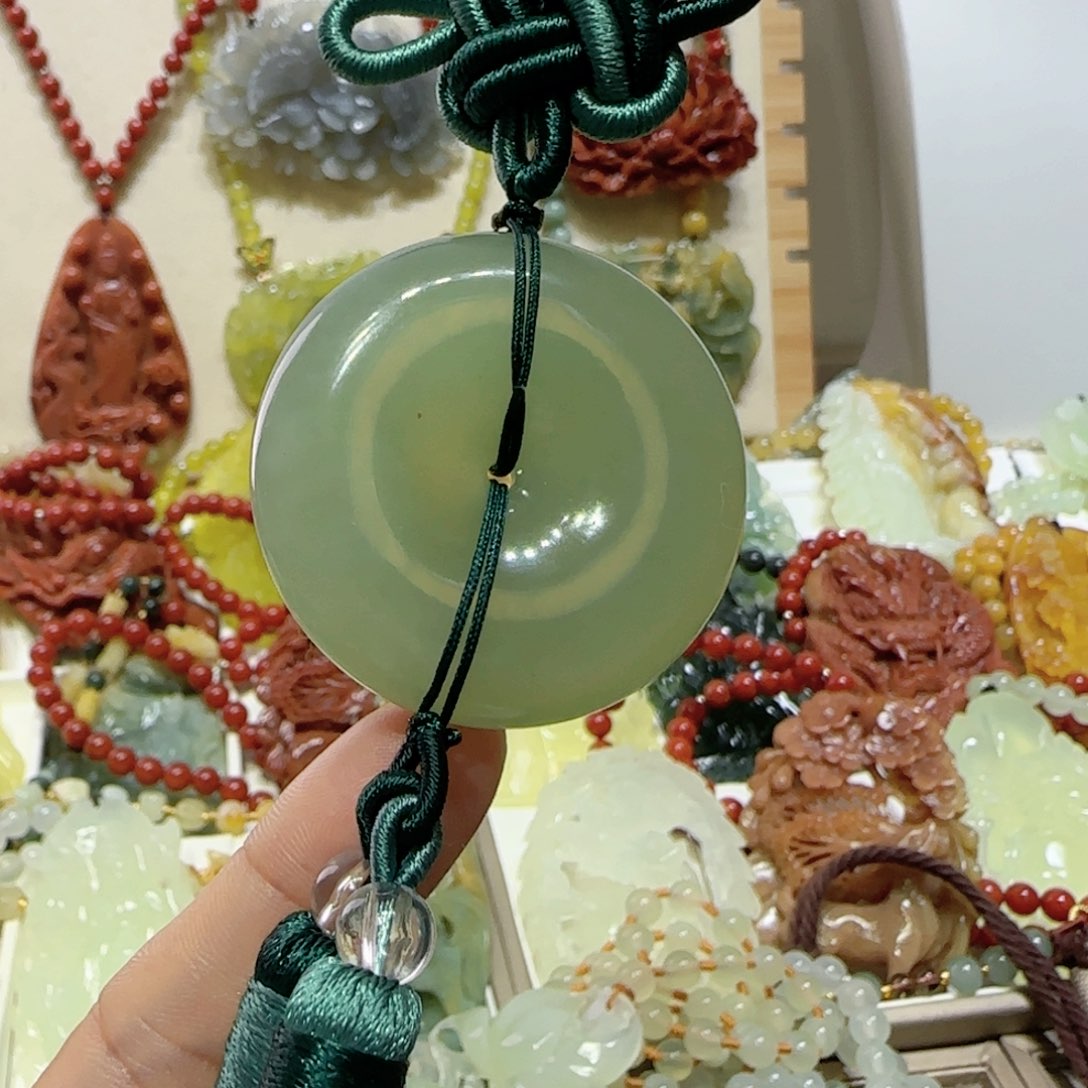 未镶嵌蛇纹石玉吊坠