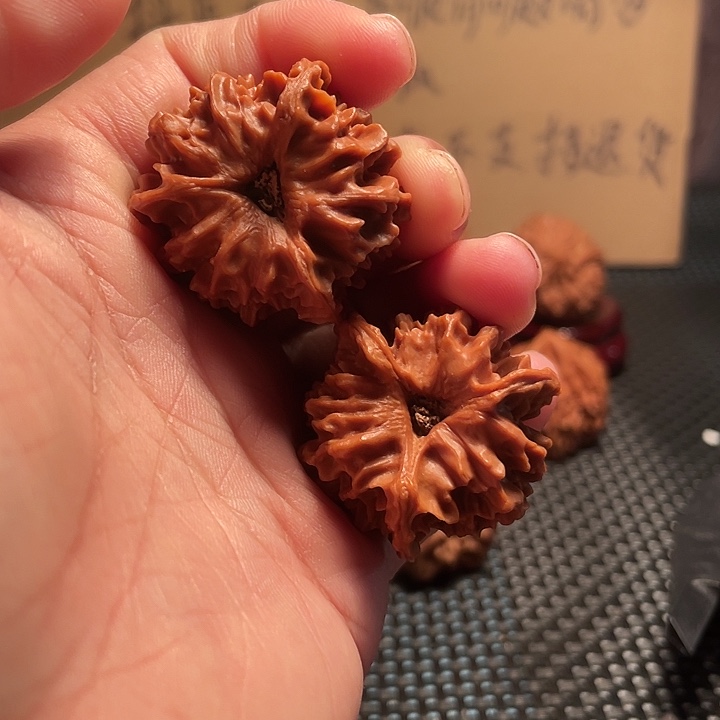 文玩核桃把件36mm野生龙门涧三棱