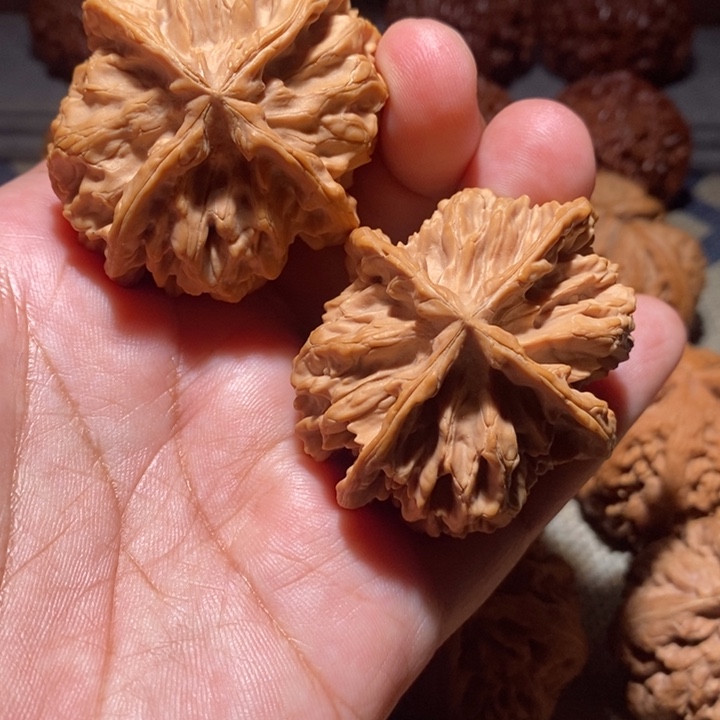 文玩核桃吊坠52帝王四棱