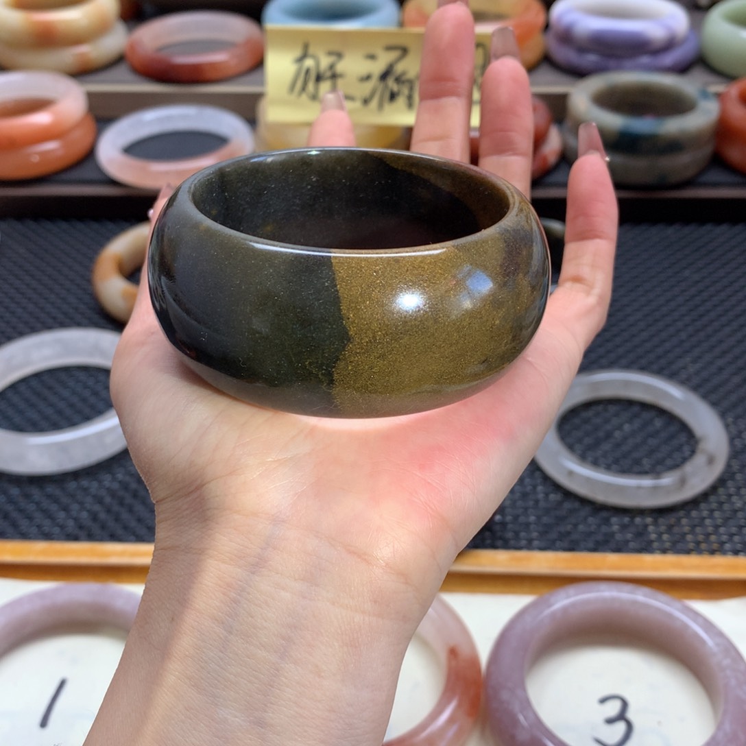 石英质玉手镯未镶嵌