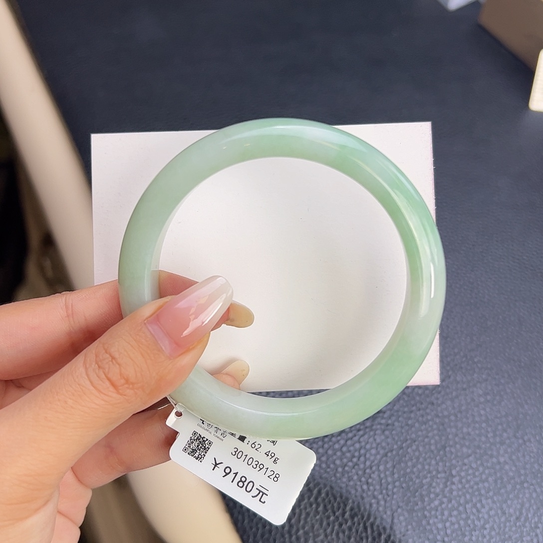 翡翠手镯未镶嵌60甜绿