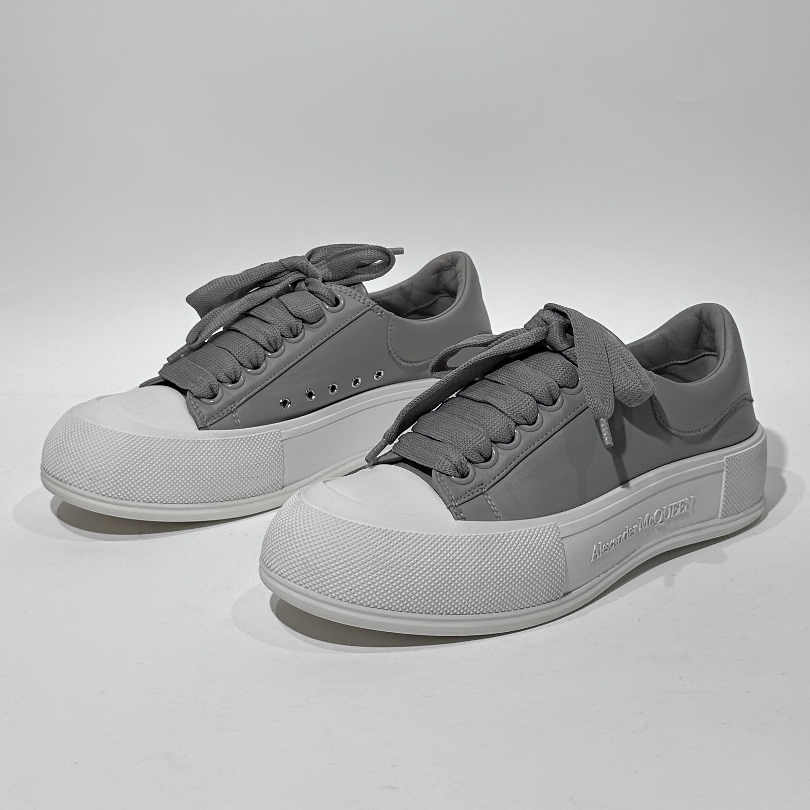 36码/97新/Alexander McQueen/麦昆 灰色时尚板鞋/ML01643