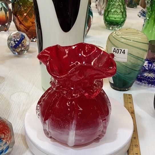 琉璃花瓶高17厘米口径6厘米