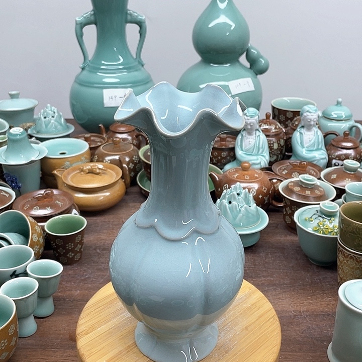 微瑕特价青瓷青瓷22.5厘米花瓶