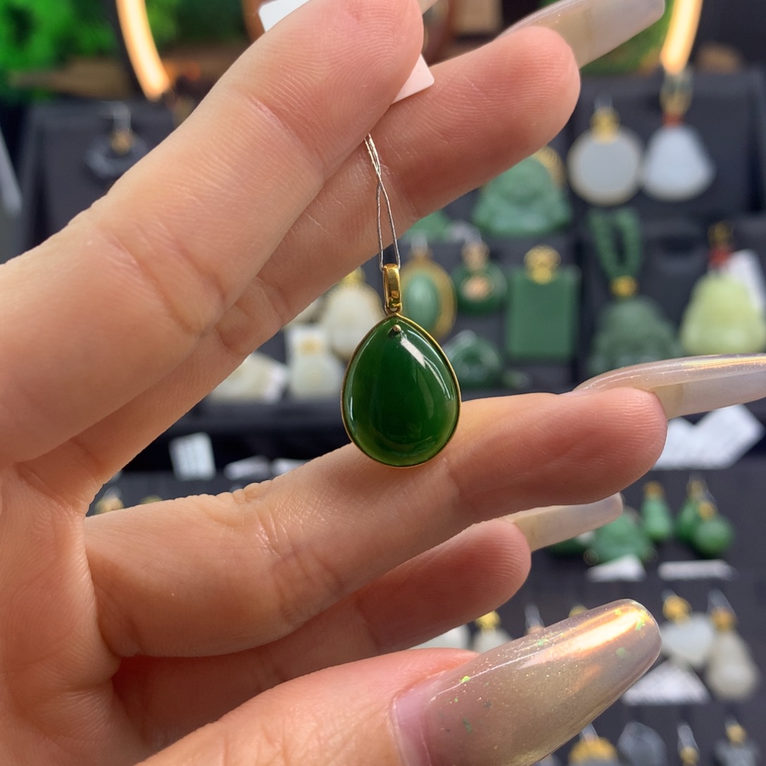 和田玉吊坠18K金镶嵌舌****笨