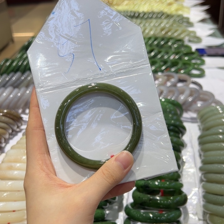 和田玉未镶嵌手镯