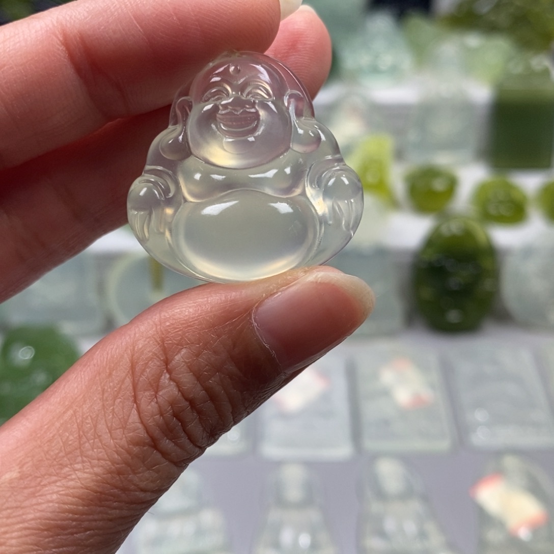 旺***，蛇纹石玉未镶嵌颈饰