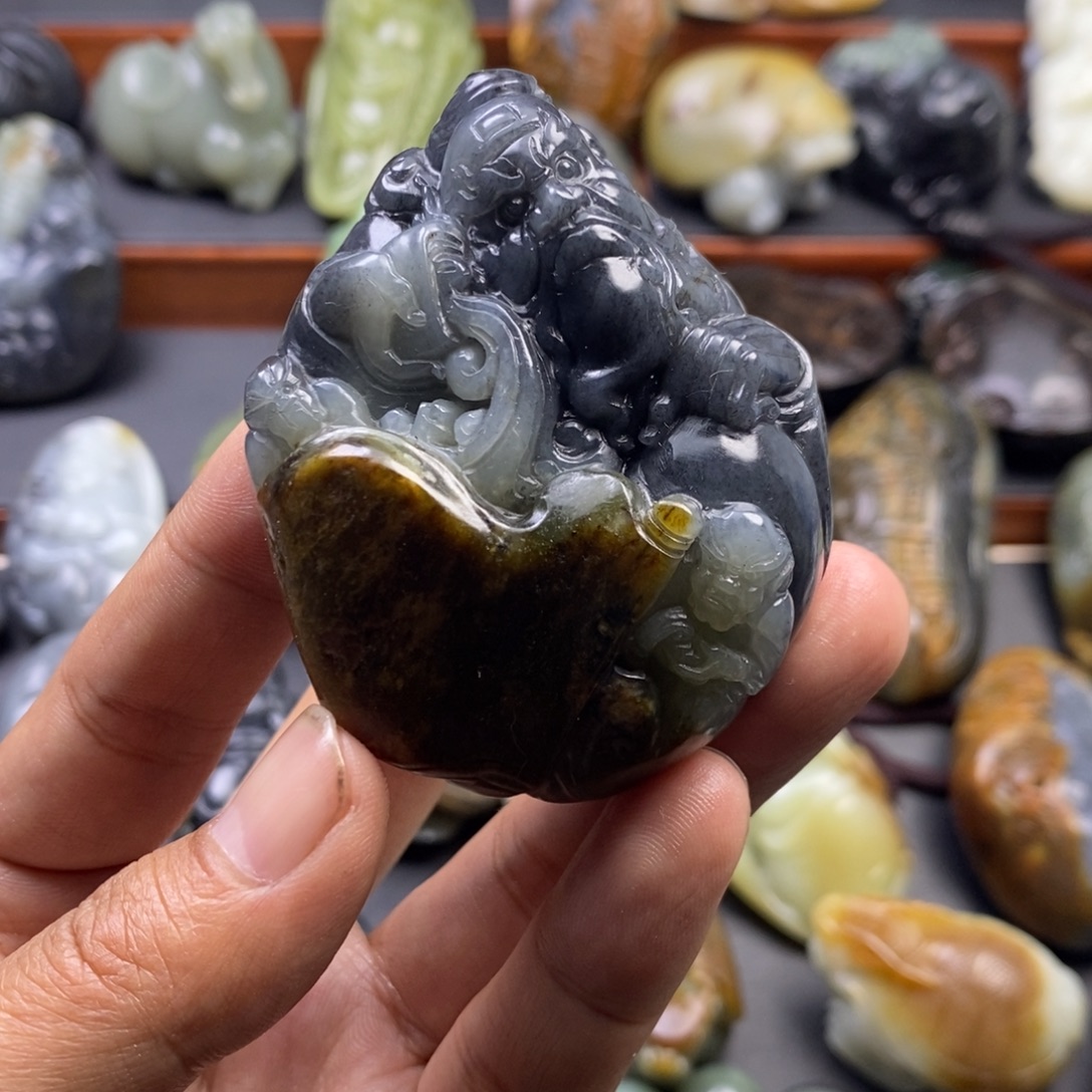 涂***侵和田玉未镶嵌挂件