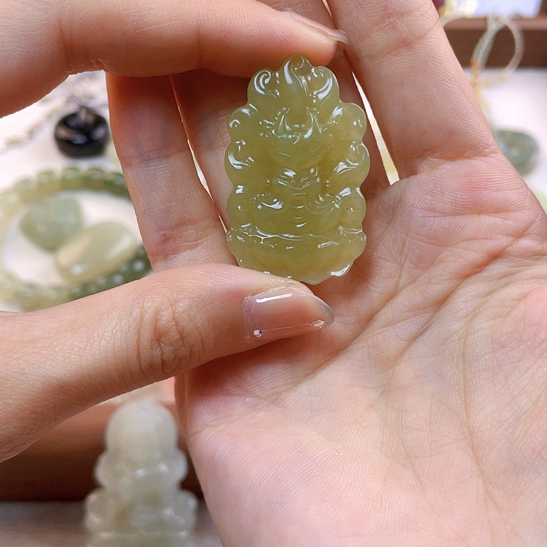 夜***空吊坠(赠链)未镶嵌和田玉