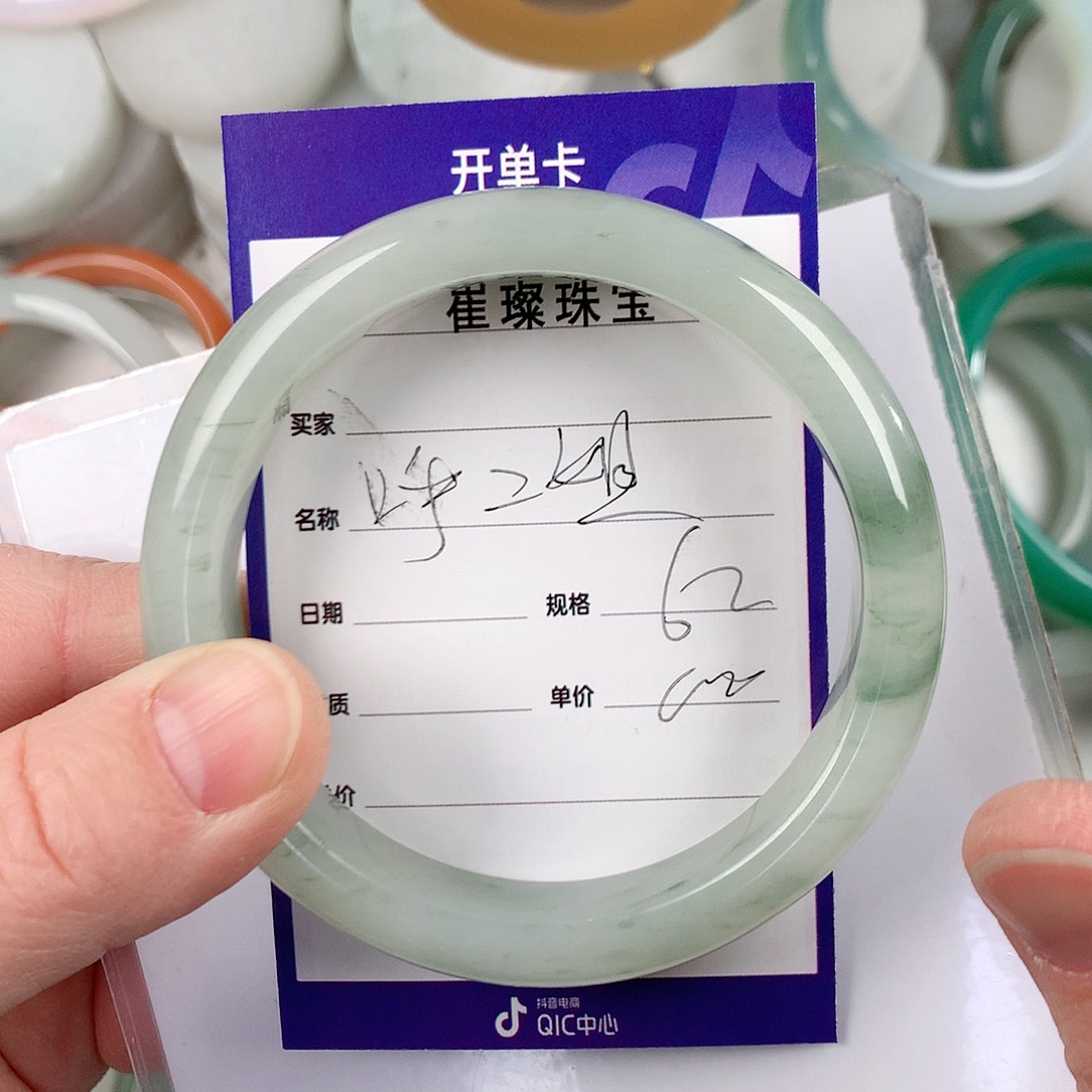 石英质玉手镯未镶嵌呼*姐