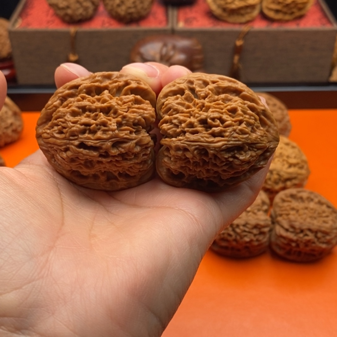 霸***爷文玩核桃把件三角炮大克重