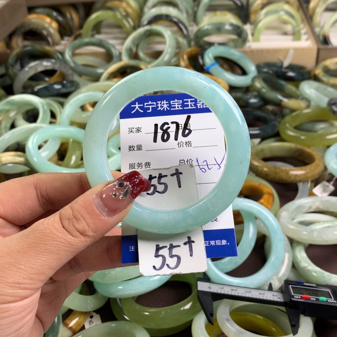 蛇纹石玉手镯未镶嵌一***?1876