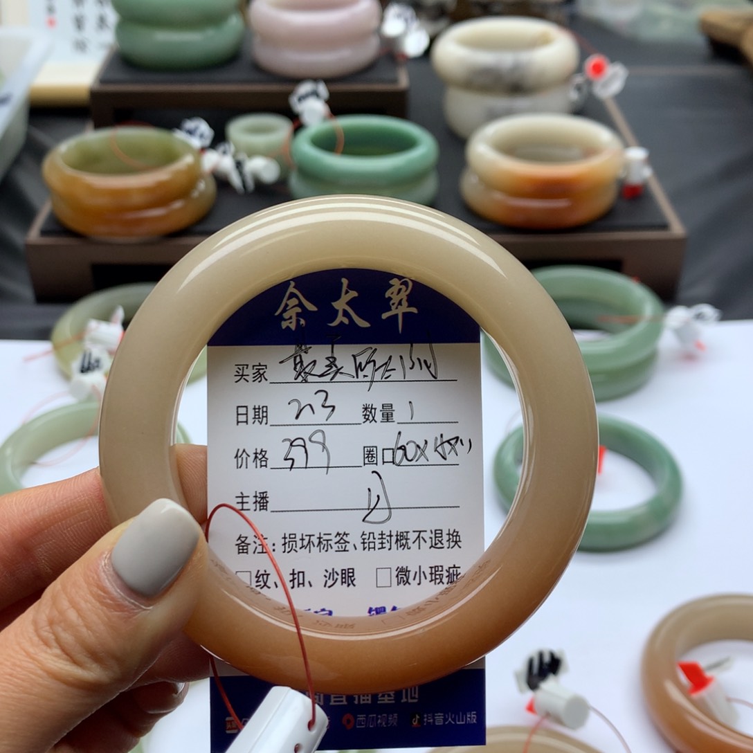 石英质玉手镯未镶嵌最***阳