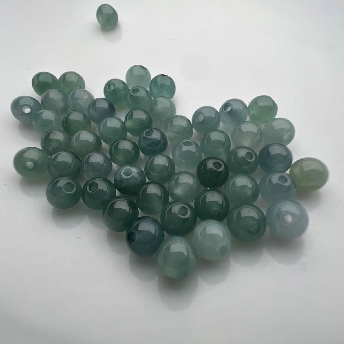 天然翡翠A货. 尺寸约4.8mm.50颗=30