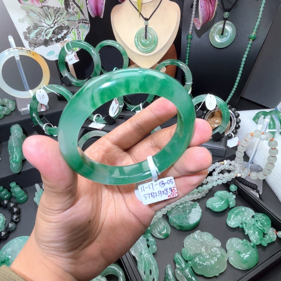 未镶嵌手镯石英质玉（非洲翠）