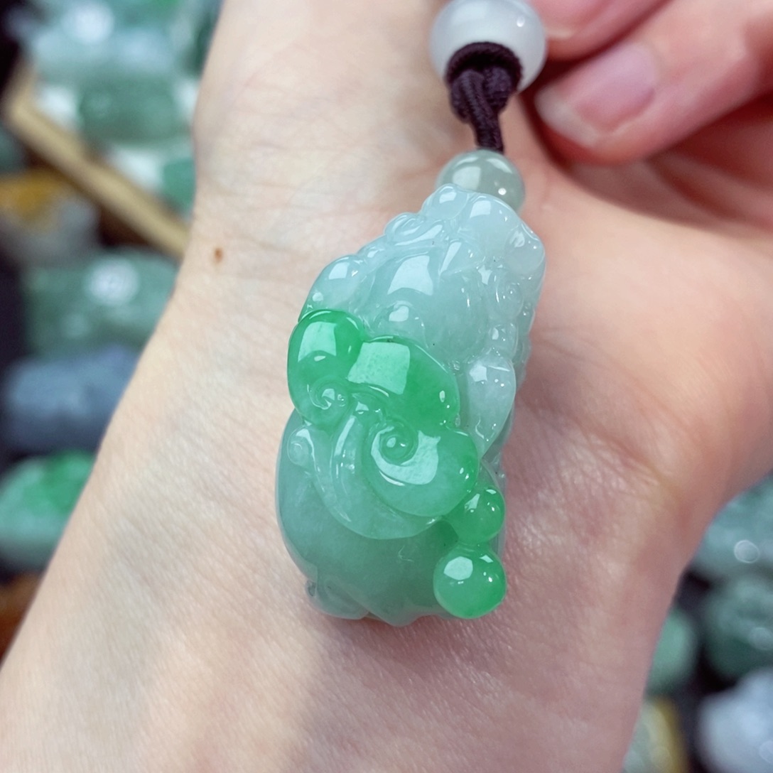 翡翠颈饰未镶嵌天然