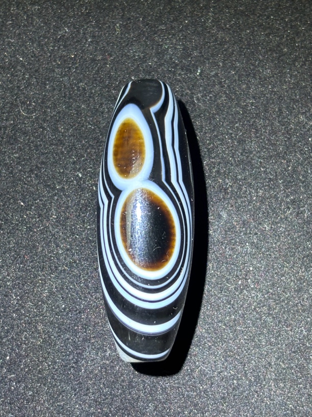 天然8字眼黑白经典水晶底玛瑙珠