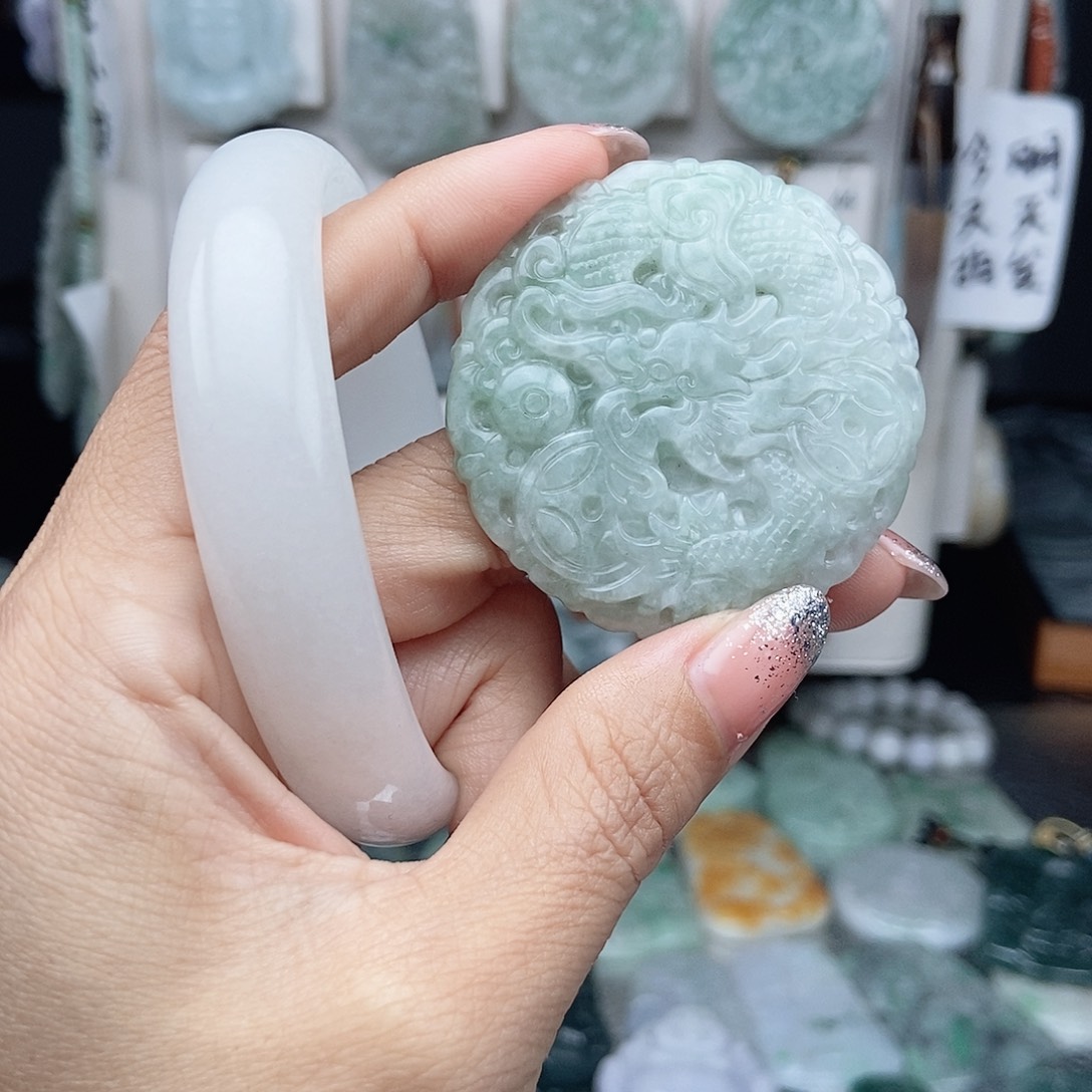 翡翠颈饰未镶嵌翡翠