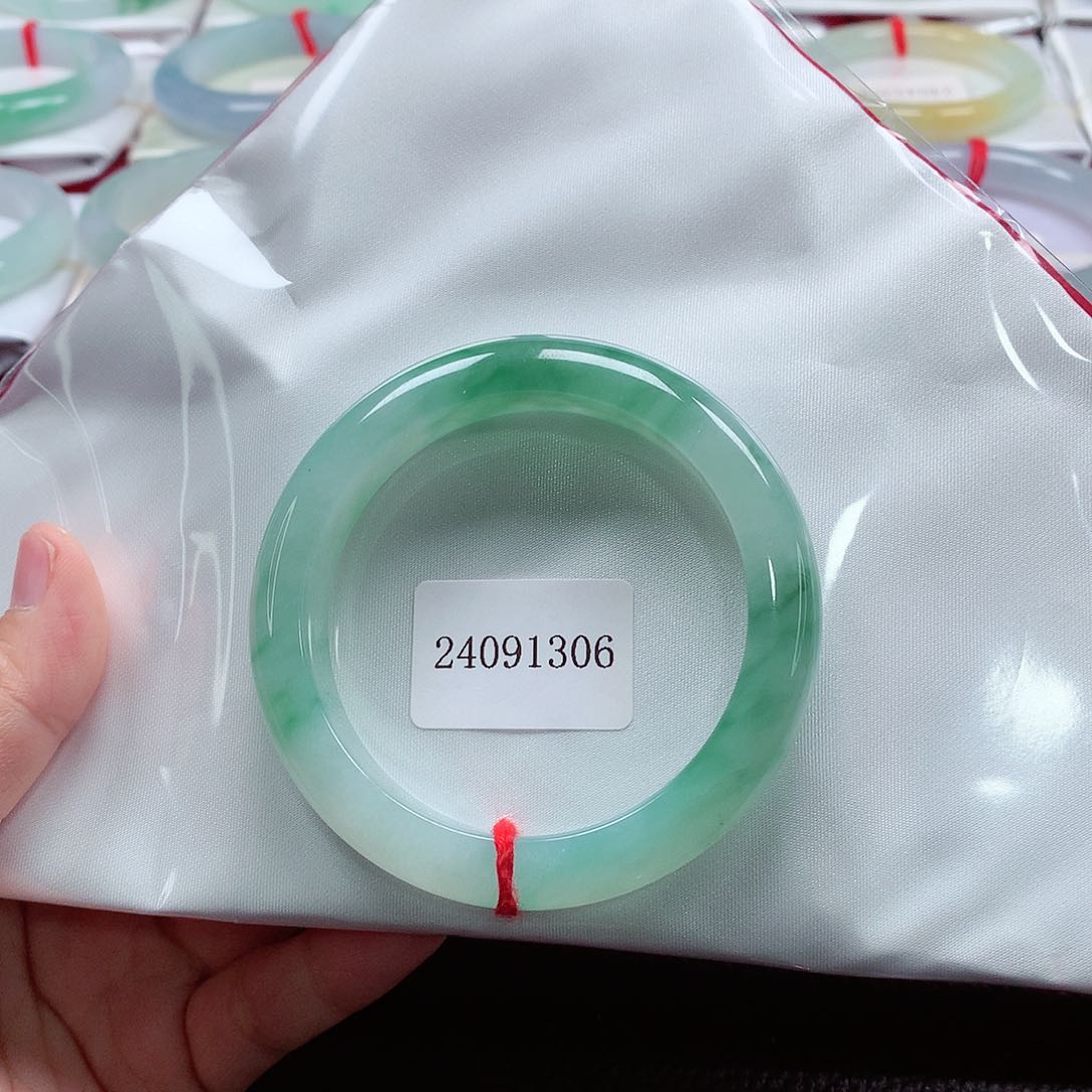 翡翠手镯未镶嵌天然A货翡翠手镯
