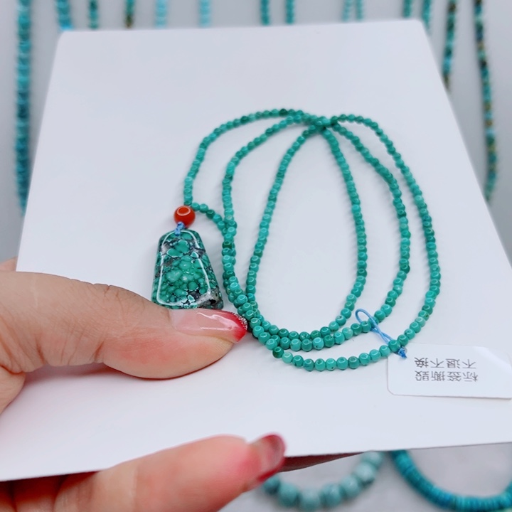 绿松石未镶嵌颈饰