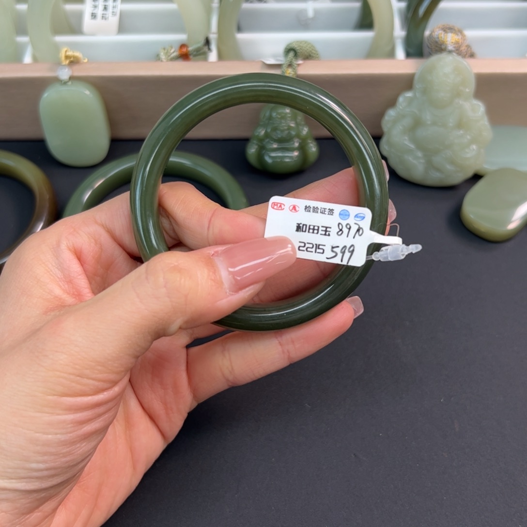和田玉未镶嵌手镯