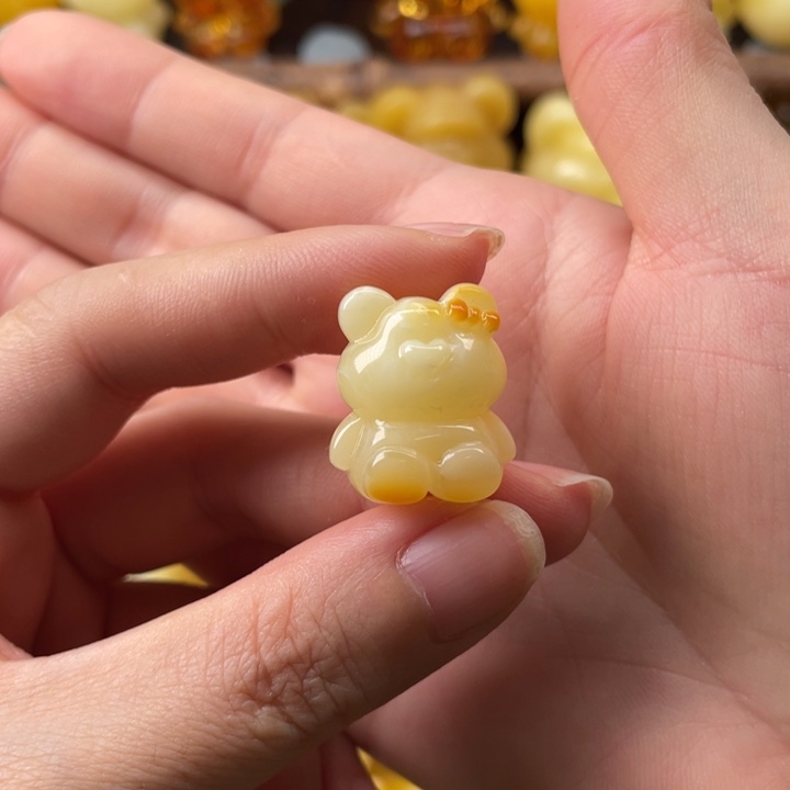 未镶嵌琥珀珠宝奇石满**陈