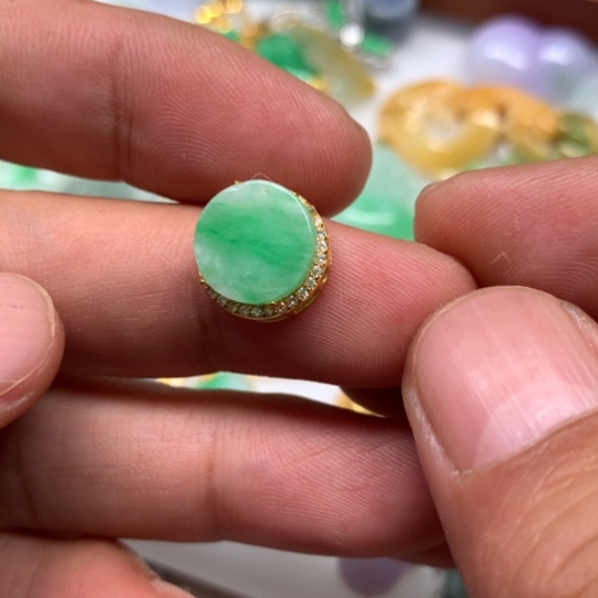 翡翠颈饰未镶嵌翡翠