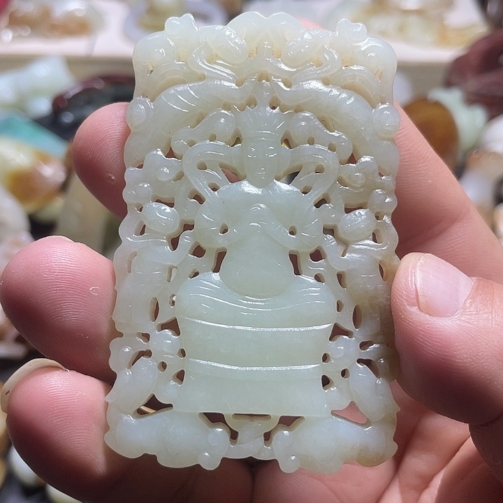 颈饰未镶嵌和田玉（糖玉）