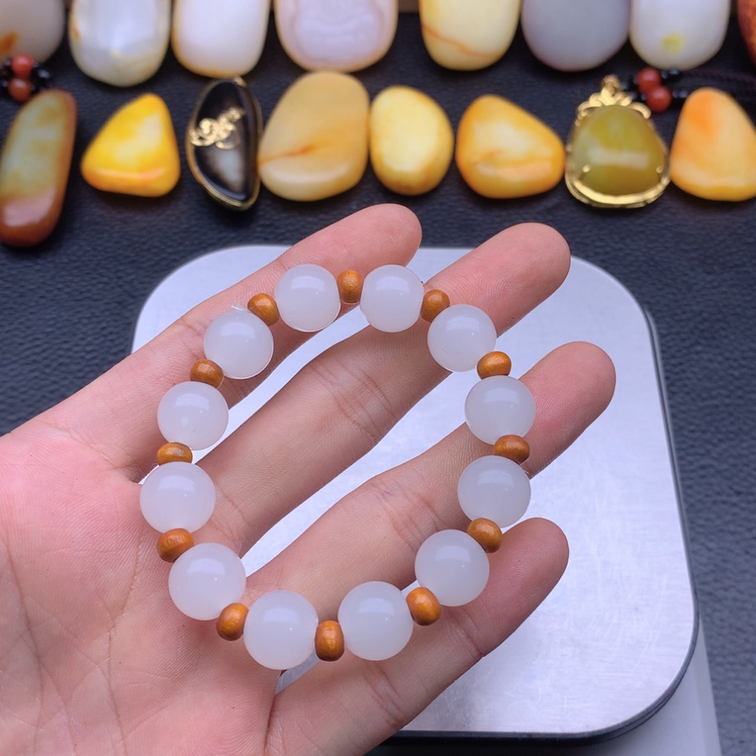 和田玉未镶嵌把件