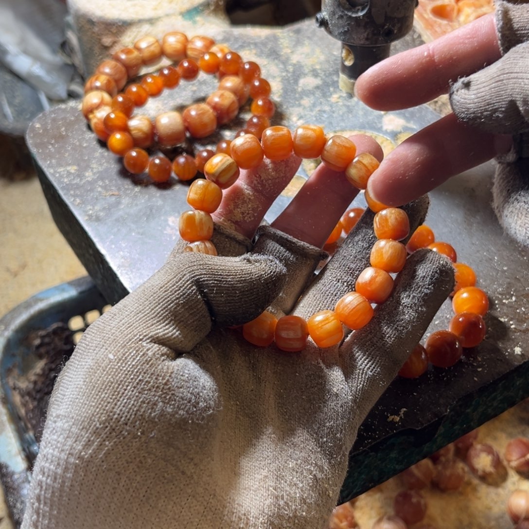 李***爷手串/手链松木（琥珀木）1.1老型穿手持40颗