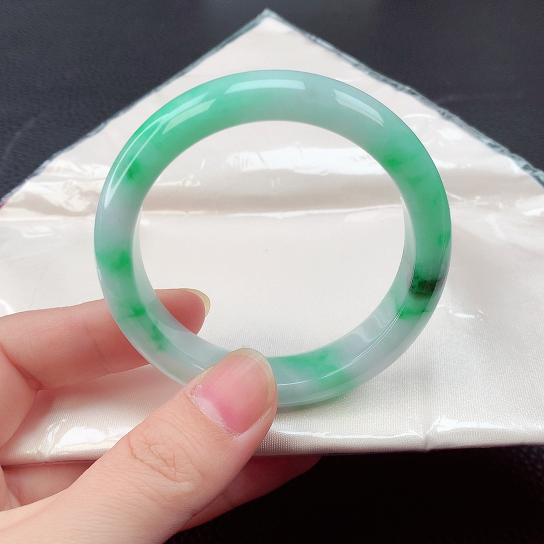 翡翠未镶嵌手镯翡翠