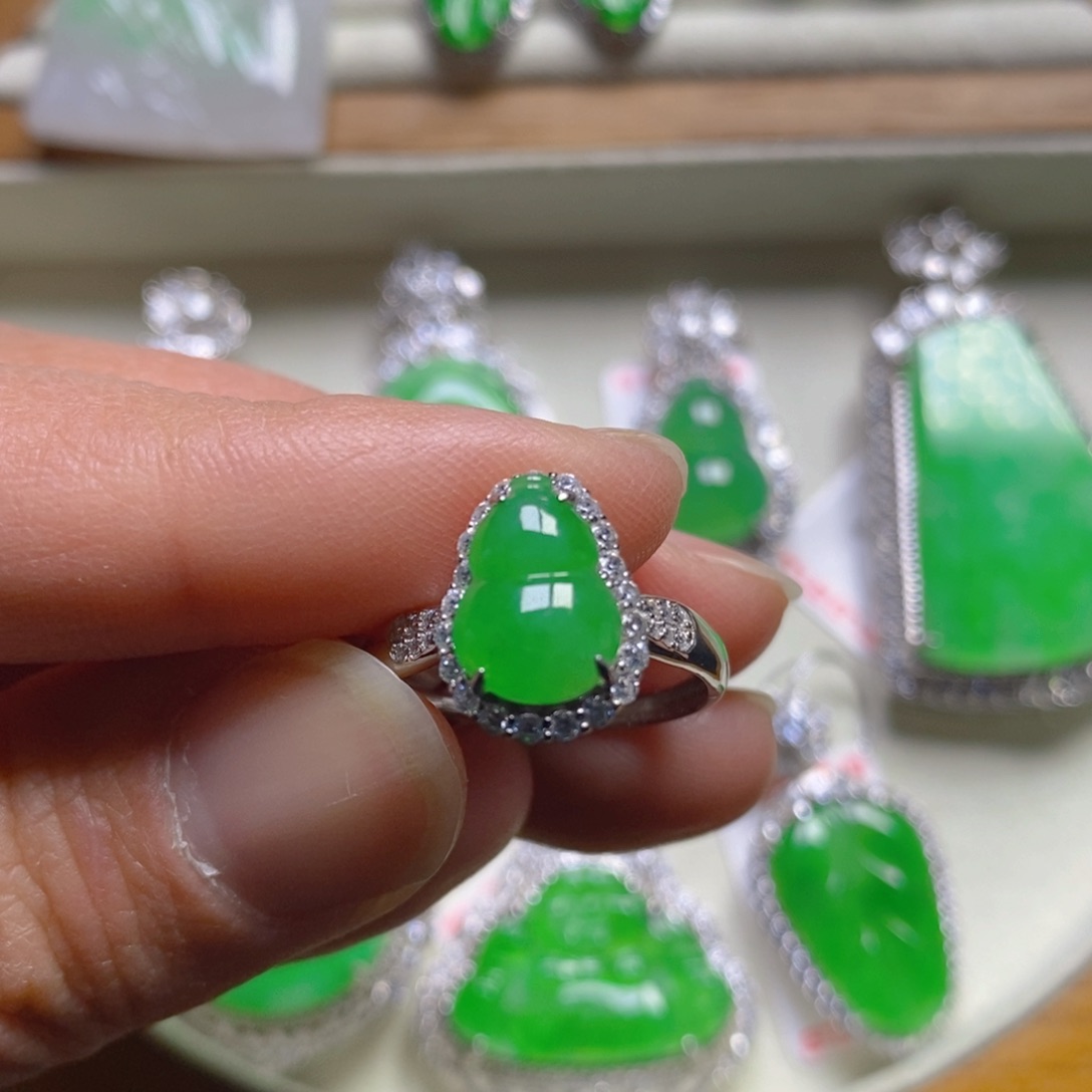 翡翠颈饰银S925镶嵌葫芦女戒