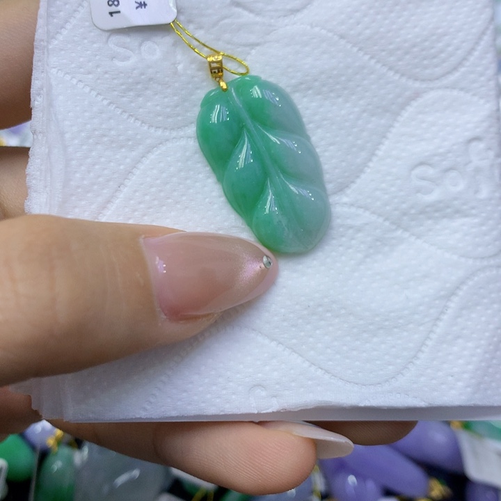 颈饰18K金镶嵌翡翠