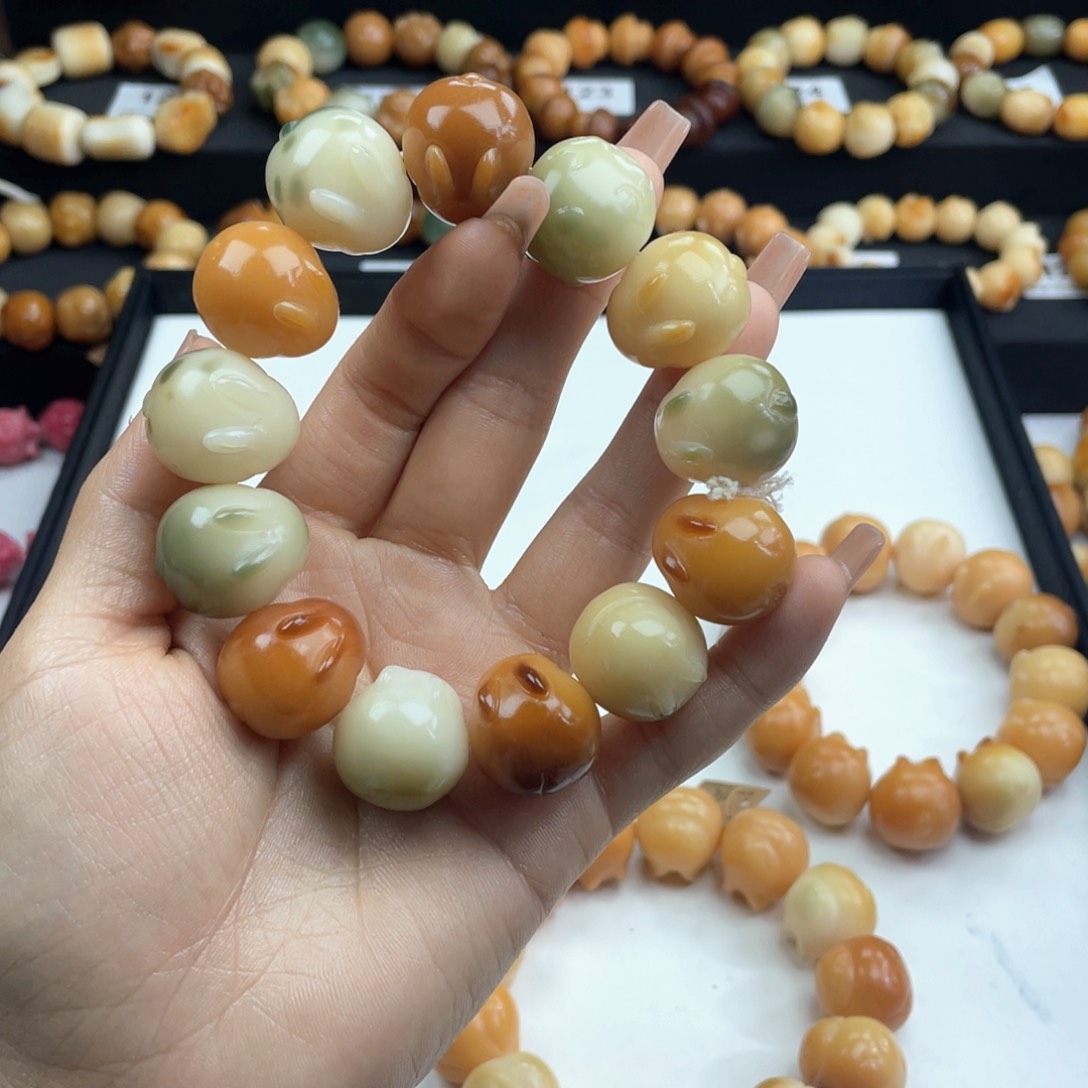 白玉菩提手串瑕疵