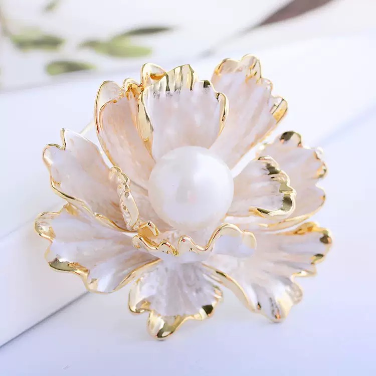 合金仿珍珠胸针 【11105】贝珠牡丹高端时尚胸针白色轻奢胸针