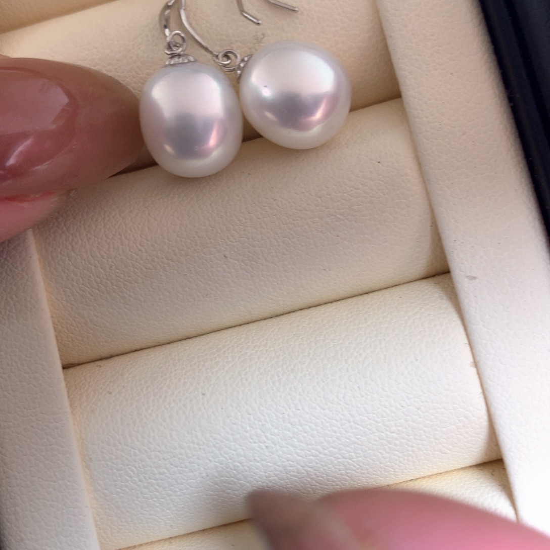 18K金镶嵌海水珍珠耳饰