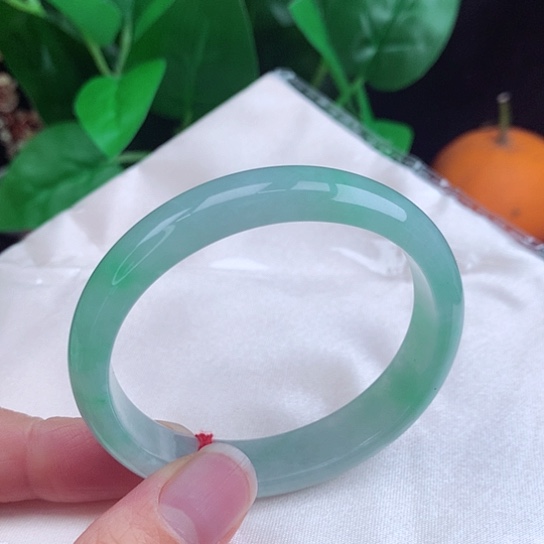 翡翠手镯未镶嵌   贵妃52+ 冰晴飘绿花