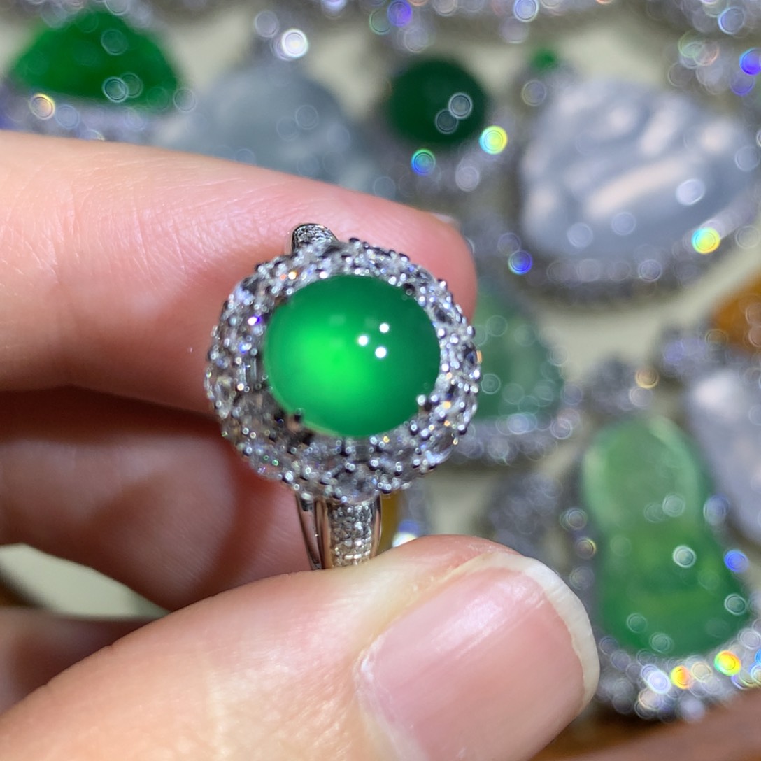 翡翠戒指18K金镶嵌戒指