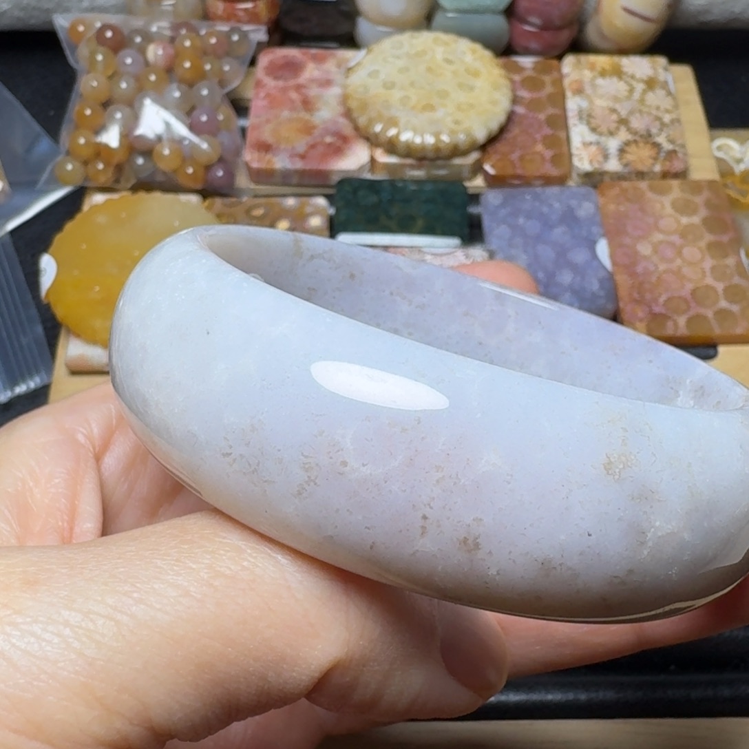 硅化玉有骨骼的浅紫，58.5未镶嵌