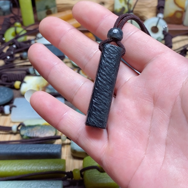 蛇纹石玉挂件未镶嵌