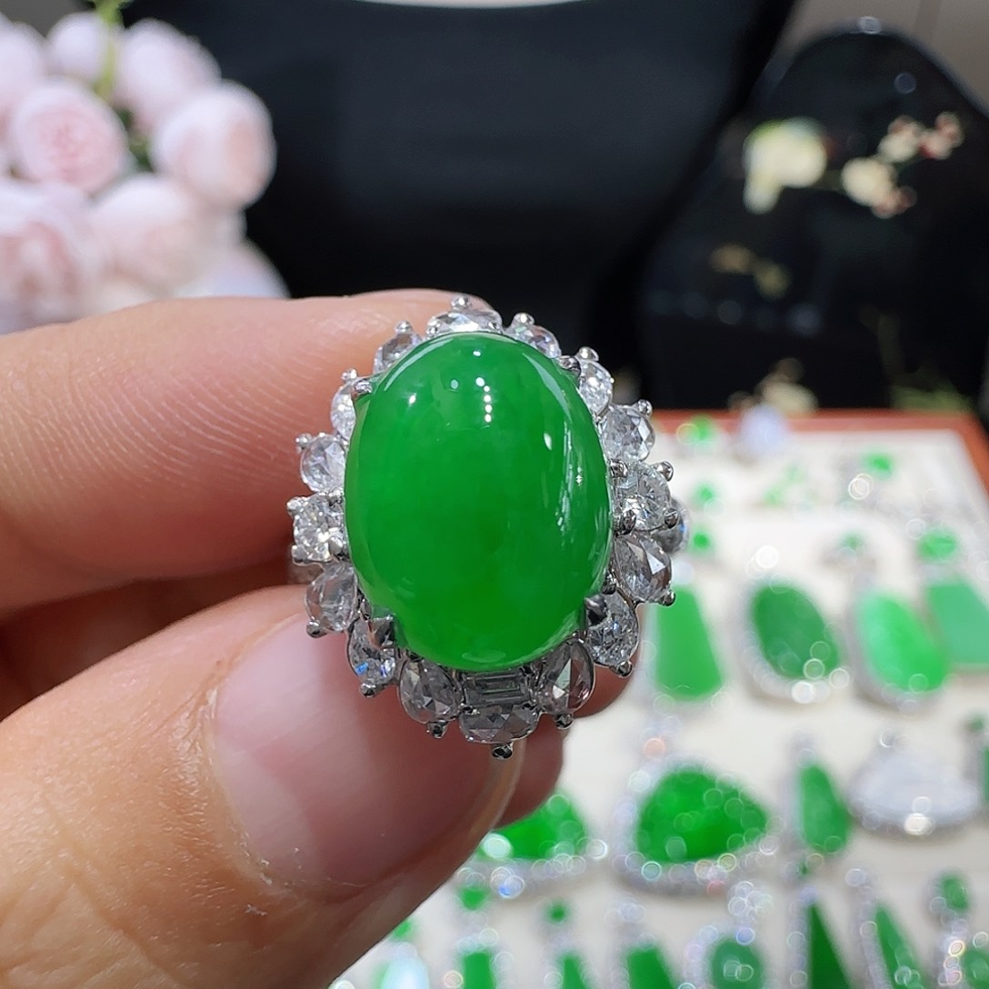 翡翠吊坠(不含链)18K金镶嵌