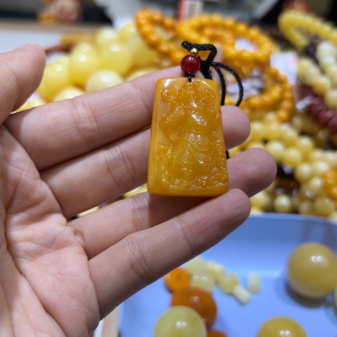 琥珀珠宝奇石未镶嵌