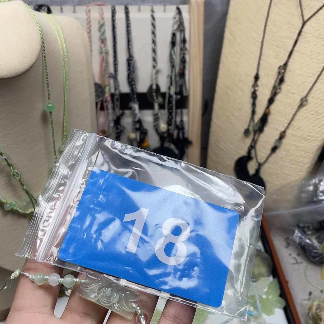 j***m蛇纹石玉合金颈饰