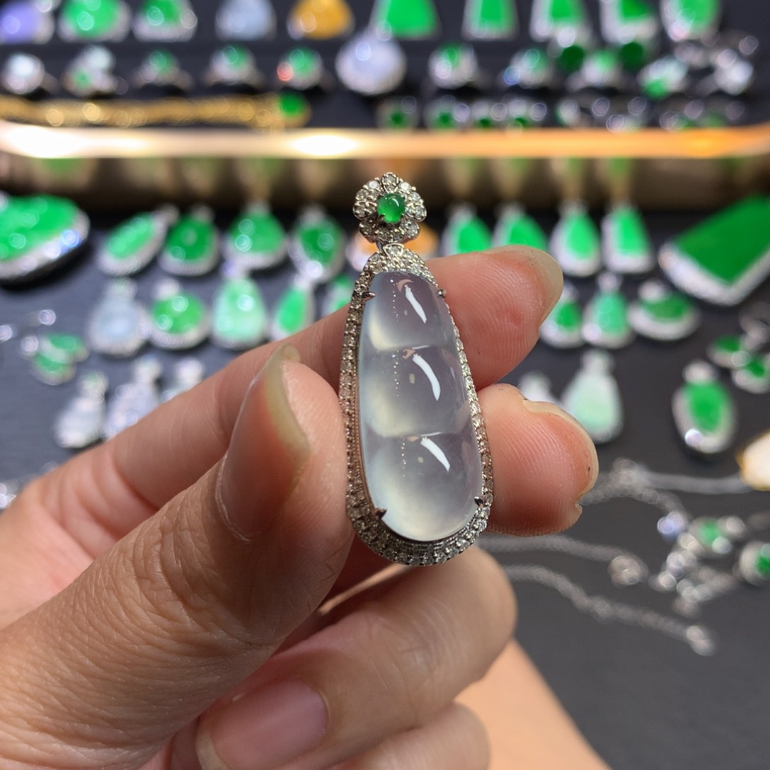 翡翠吊坠(不含链)18K金镶嵌